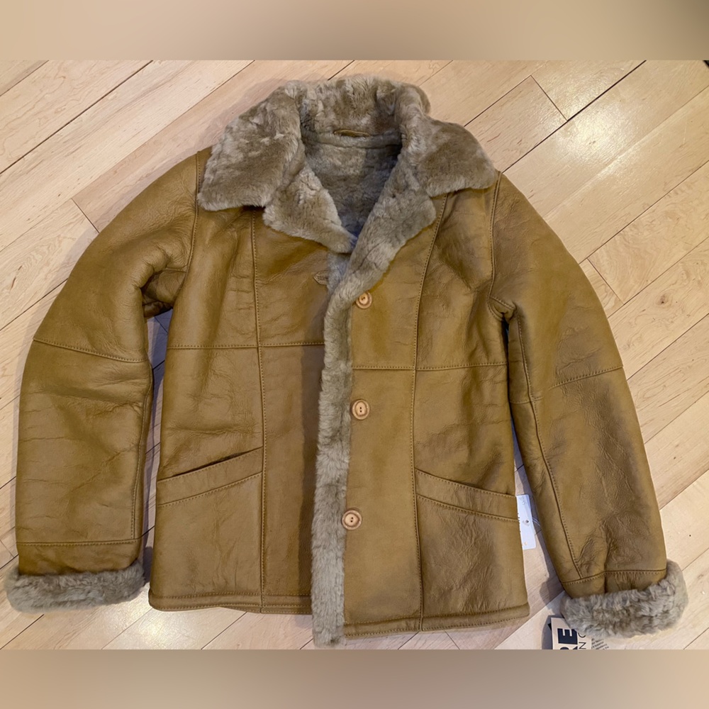 MILL VALLEY SHEEPSKIN & LEATHER CO shearling coat women’s 6 - never worn